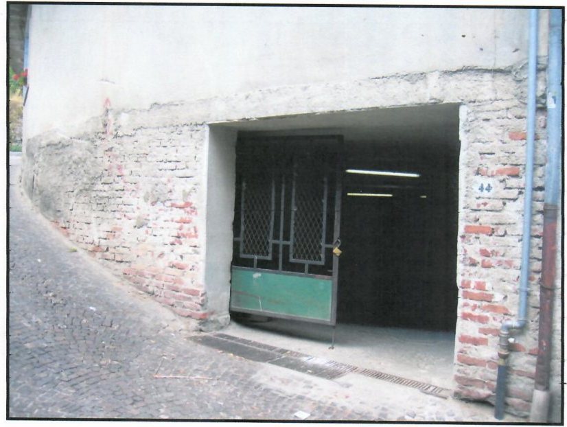 Magazzino o deposito in Via Della Croce a Mendicino — asta giudiziaria — fotografia 2