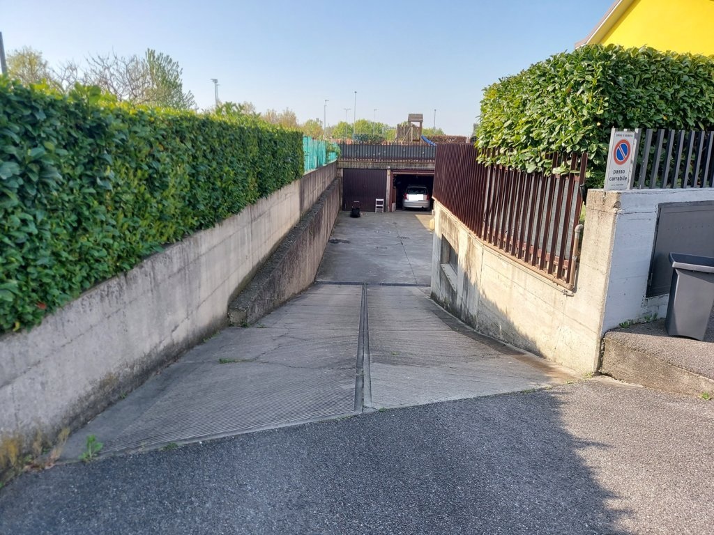 Stalla, scuderia o rimessa a Bagnatica, Bergamo