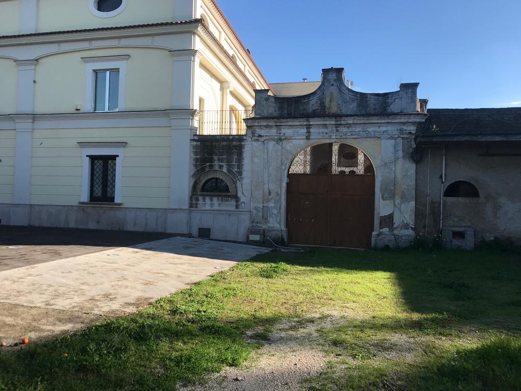 Villa a Liveri, Napoli