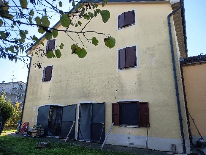 Villino a Mirandola, Modena