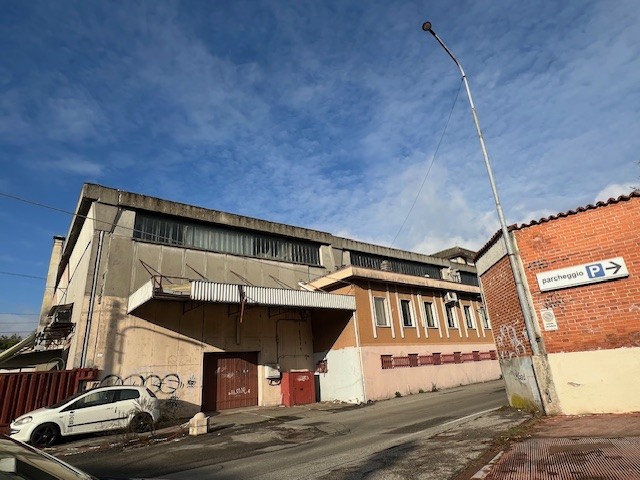 Capannone industriale a Oleggio, Novara