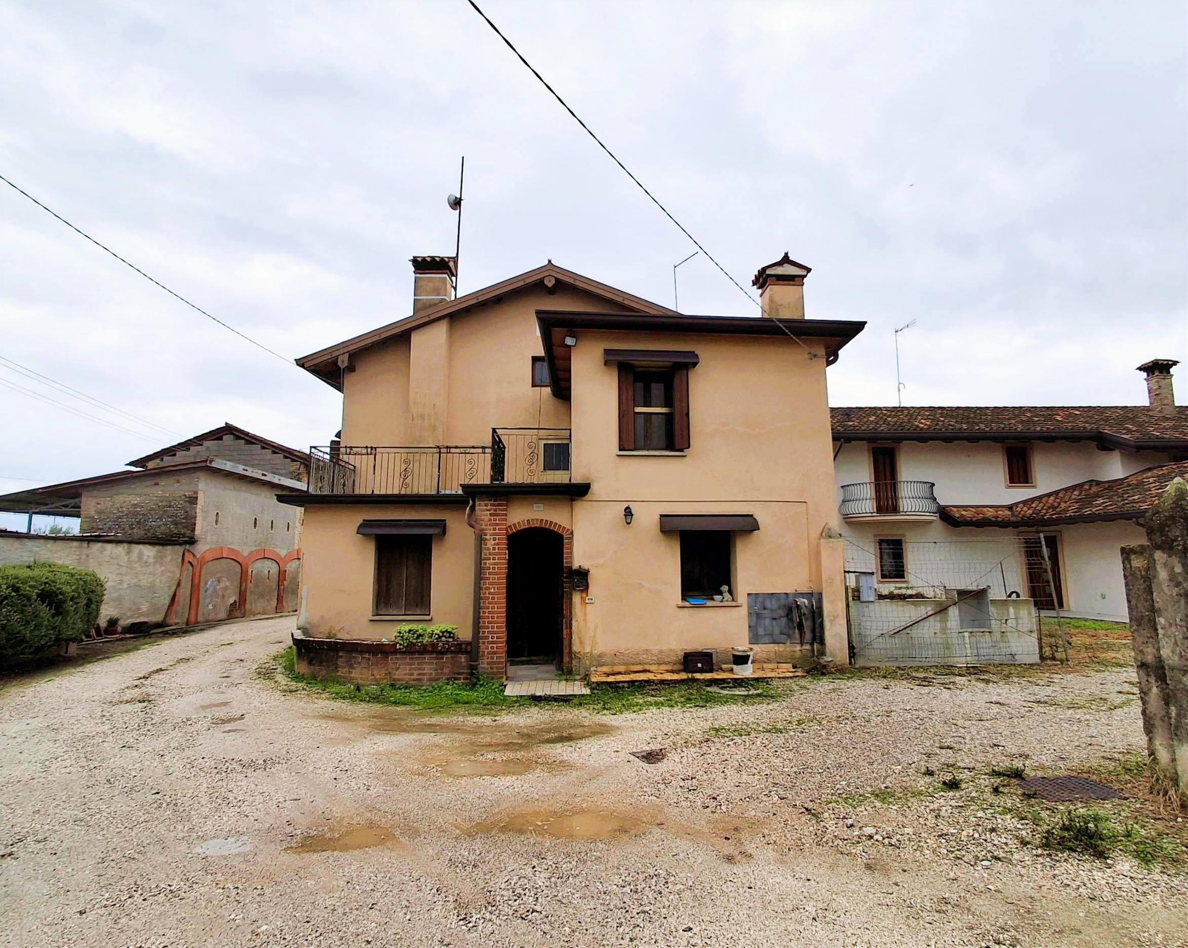 Fabbricato a Varmo, Udine