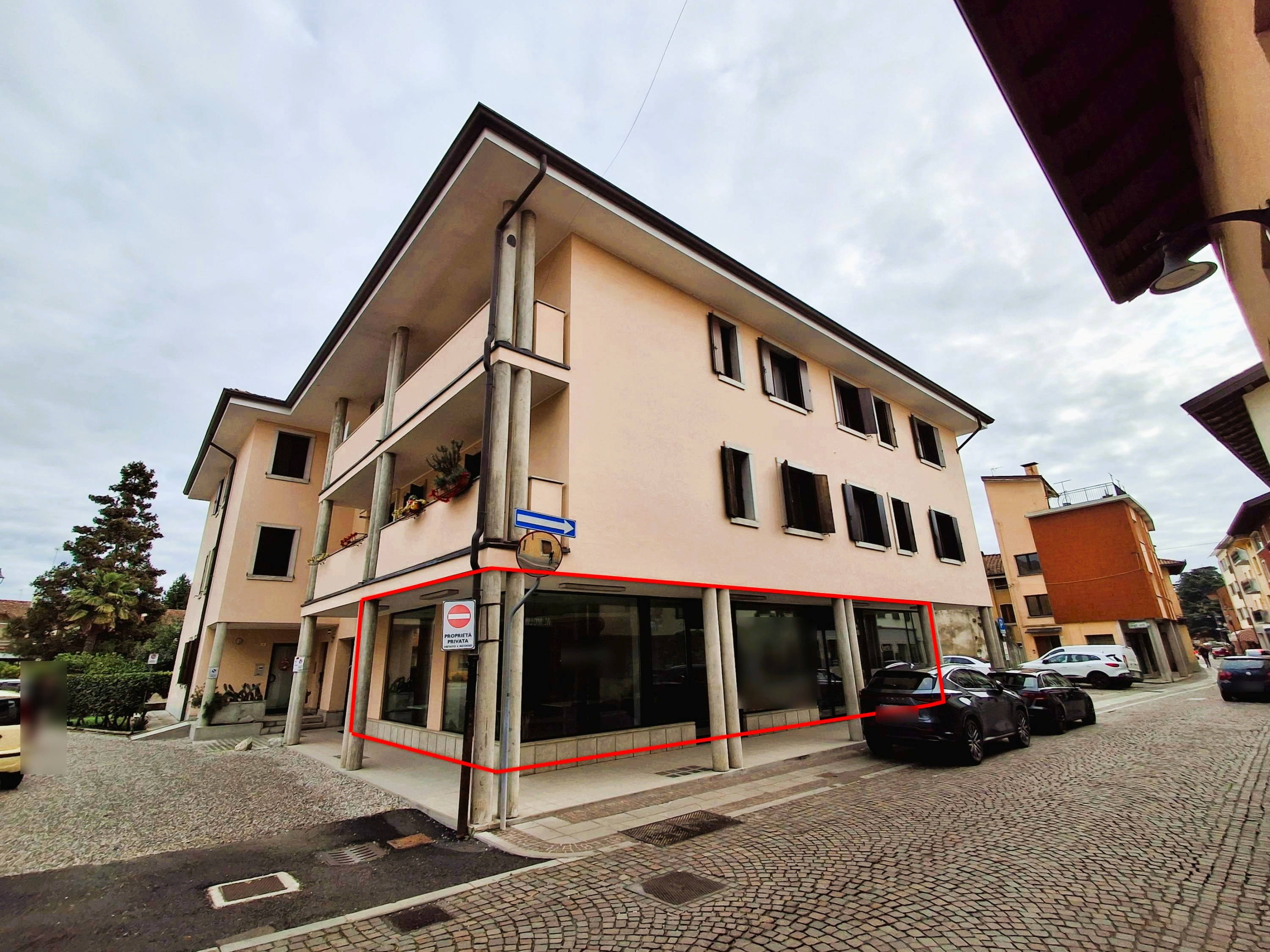 Negozio a Tavagnacco, Udine