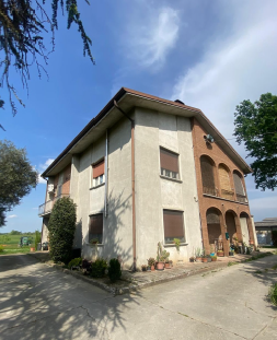Abitazione civile a Bagnolo San Vito, Mantova