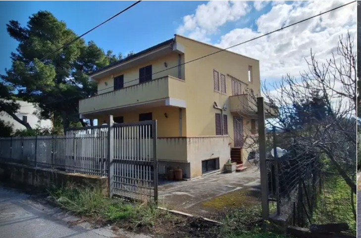 Villino a Altavilla Milicia, Palermo