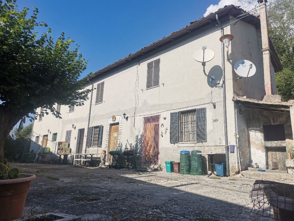 Abitazione rurale a Civita d'Antino, L'Aquila