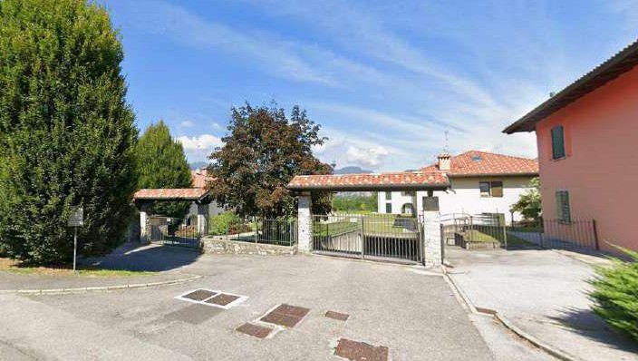 Garage o autorimessa a Merone, Como