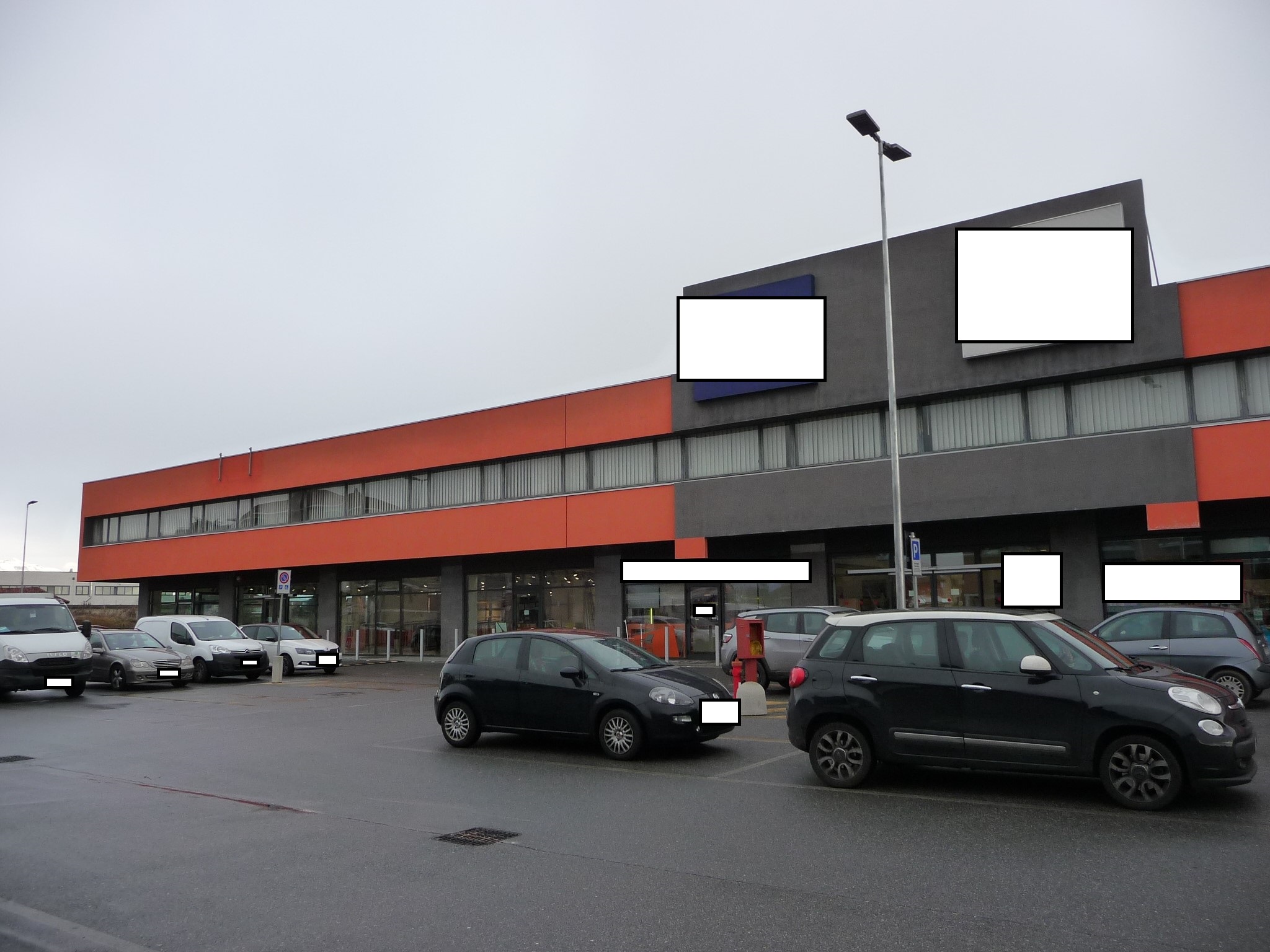 Immobile commerciale a Caselle Torinese, Torino