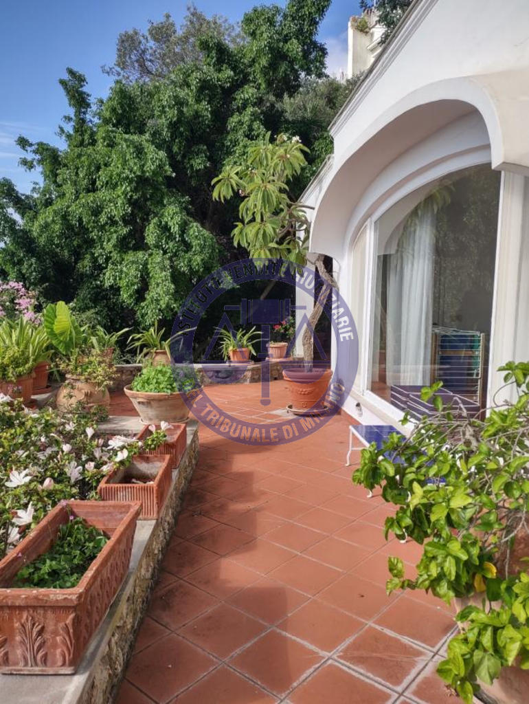 Villa a Capri, Napoli