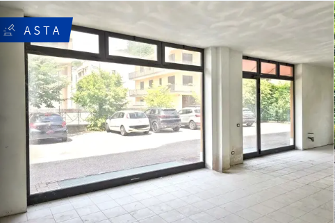 Negozio a Chiampo, Vicenza
