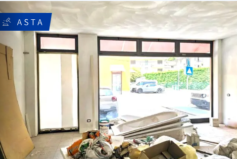 Negozio a Chiampo, Vicenza