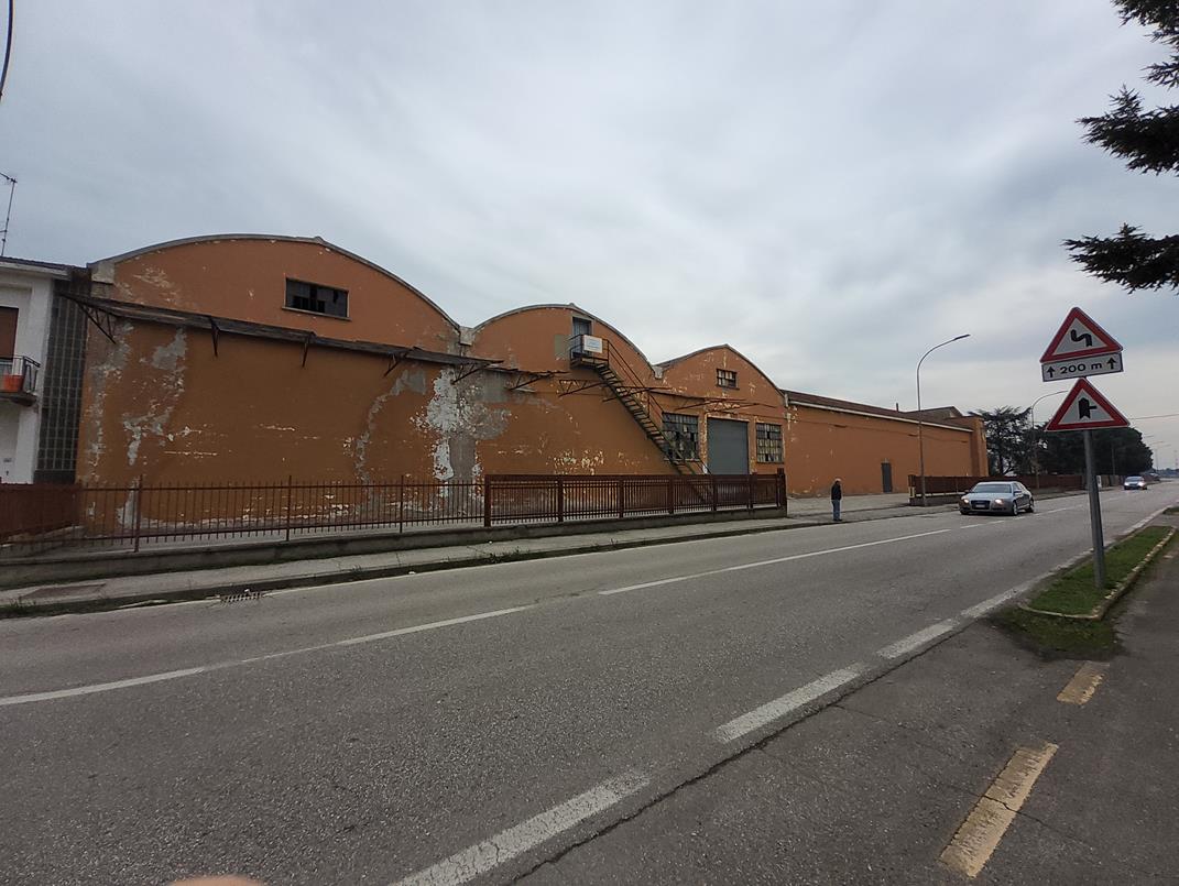 Capannone industriale a Ostellato, Ferrara