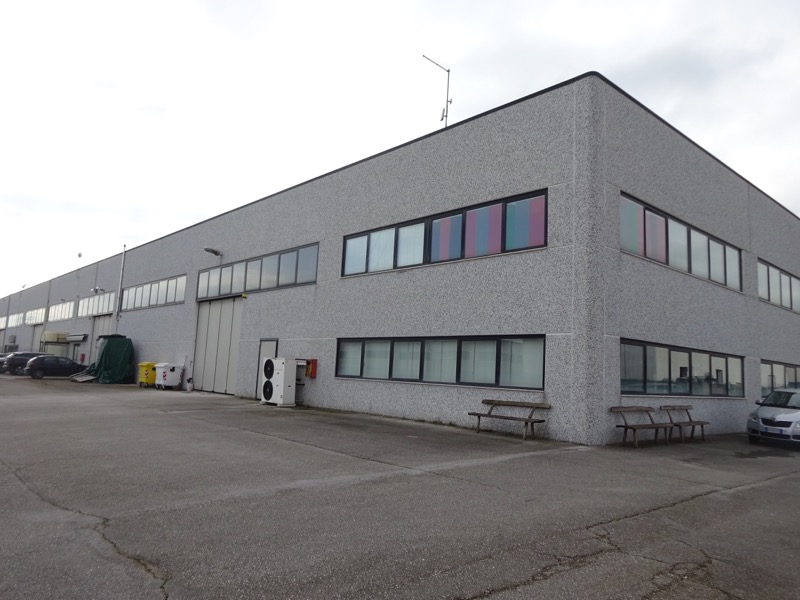 Capannone industriale a Monte Roberto, Ancona