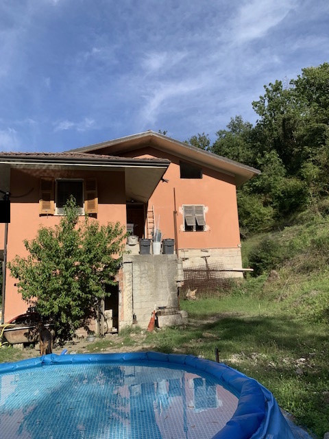 Villino a Aulla, Massa-Carrara