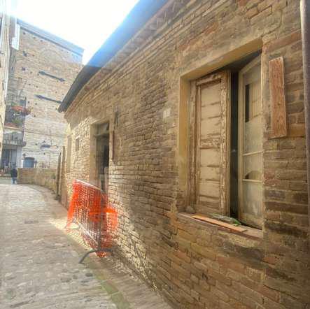 Fabbricato a Montottone, Fermo