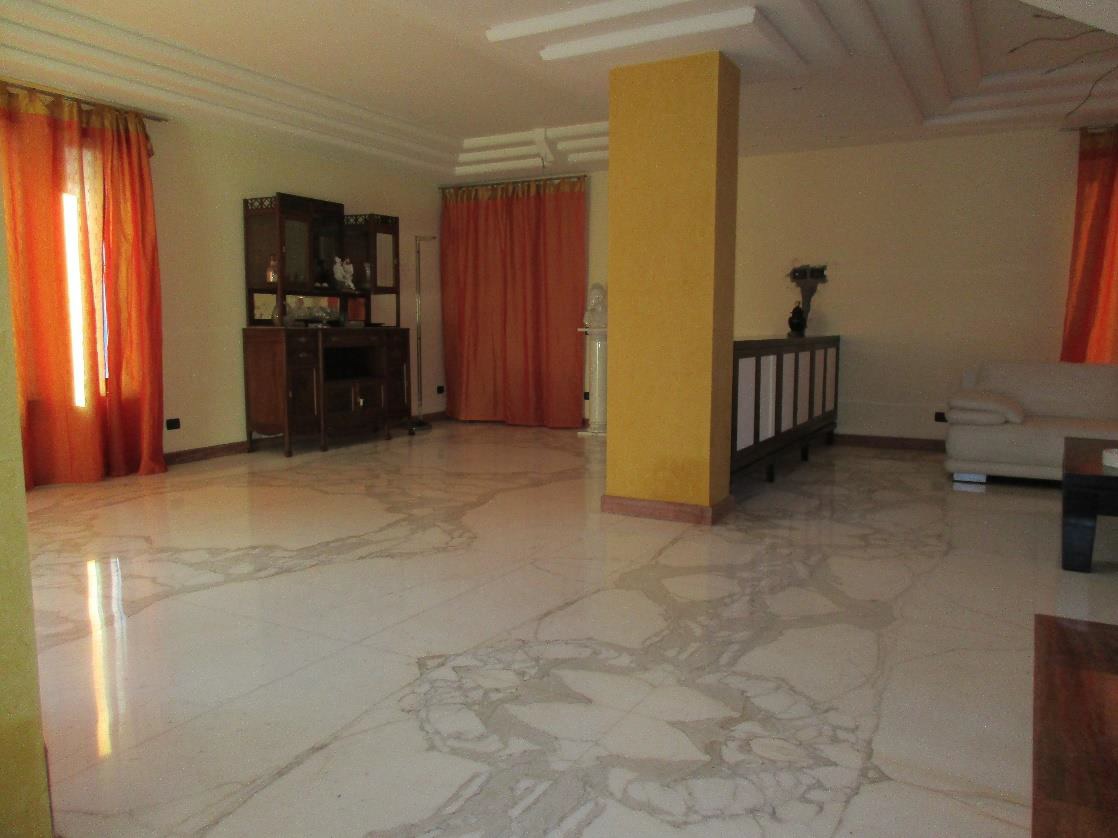 Villino a Casalnuovo di Napoli, Napoli