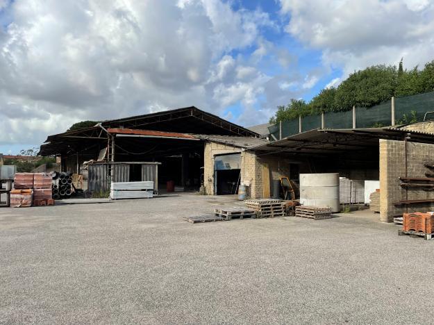 Capannone industriale a Latina