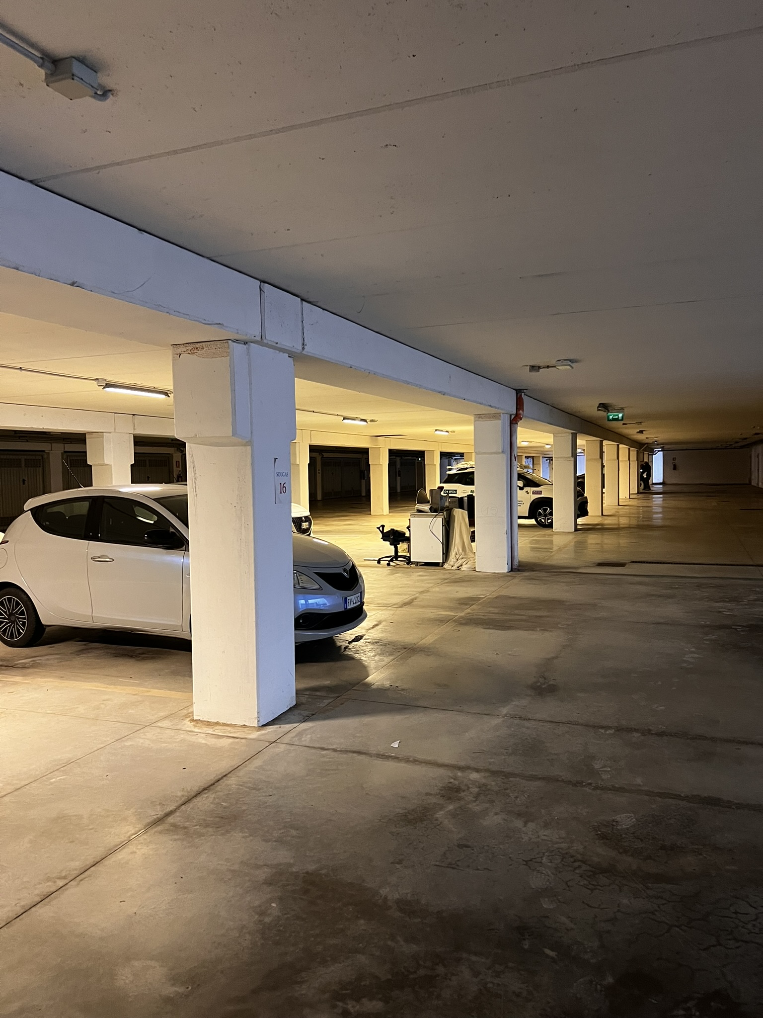 Stalla, scuderia o rimessa a Fermo — 44.438 € — asta giudiziaria — fotografia 2