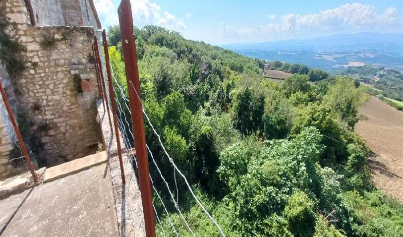 Fabbricato rurale in Vocabolo Palazzo a Gualdo Cattaneo — asta giudiziaria — fotografia 2
