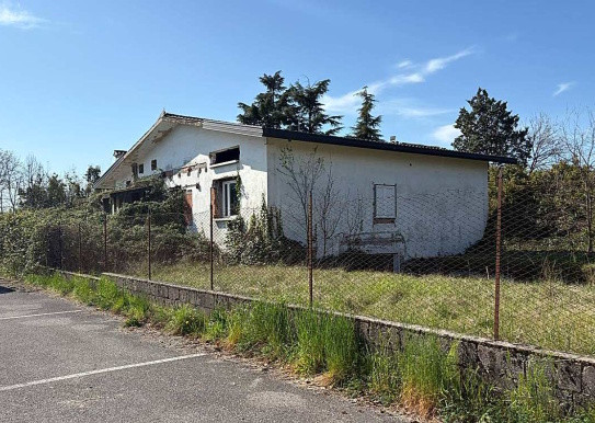 Edificio a destinazione particolare a San Quirino, Pordenone