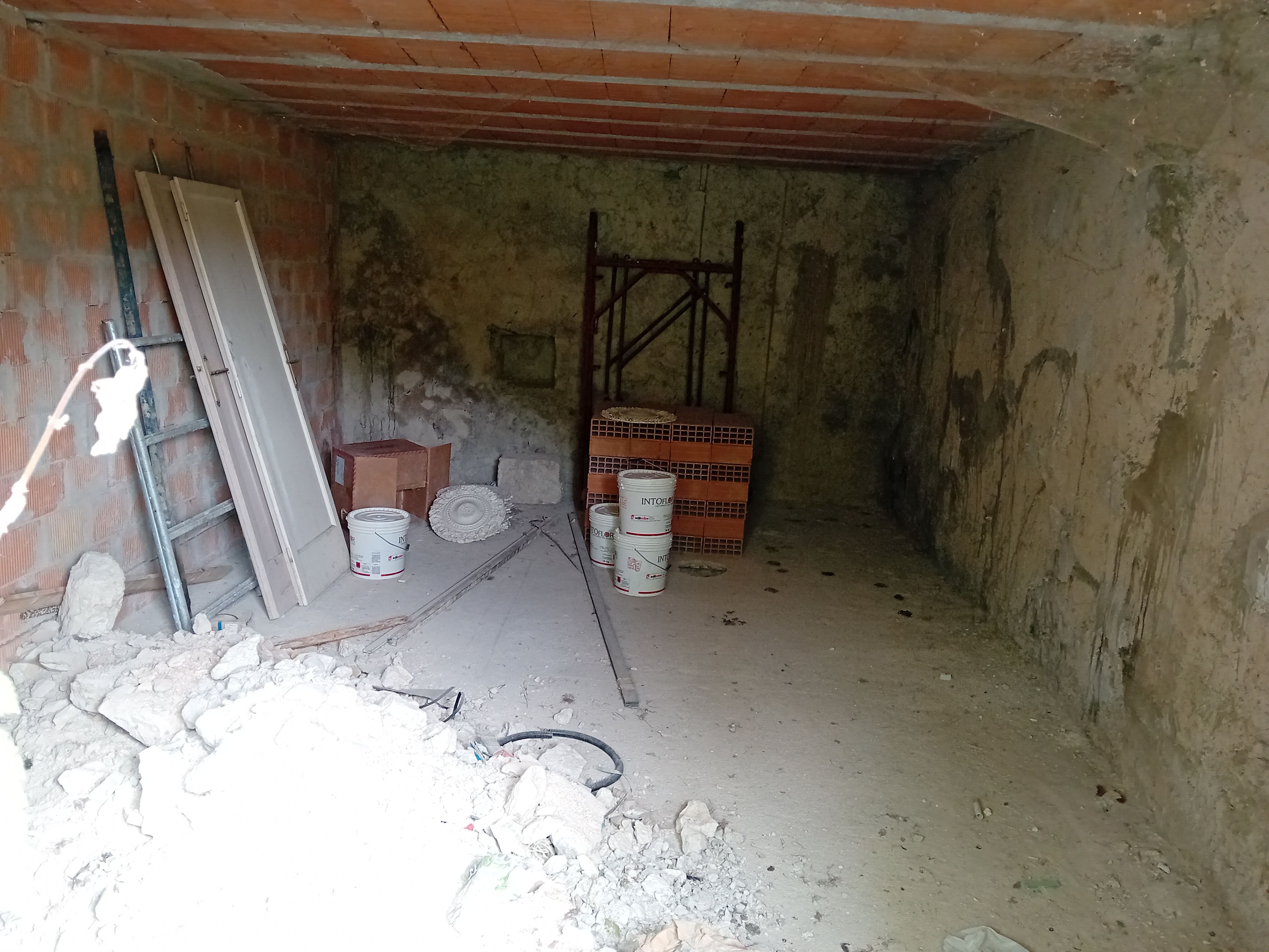 Abitazione civile in Via Castello a Serravalle di Chienti — asta giudiziaria — fotografia 3