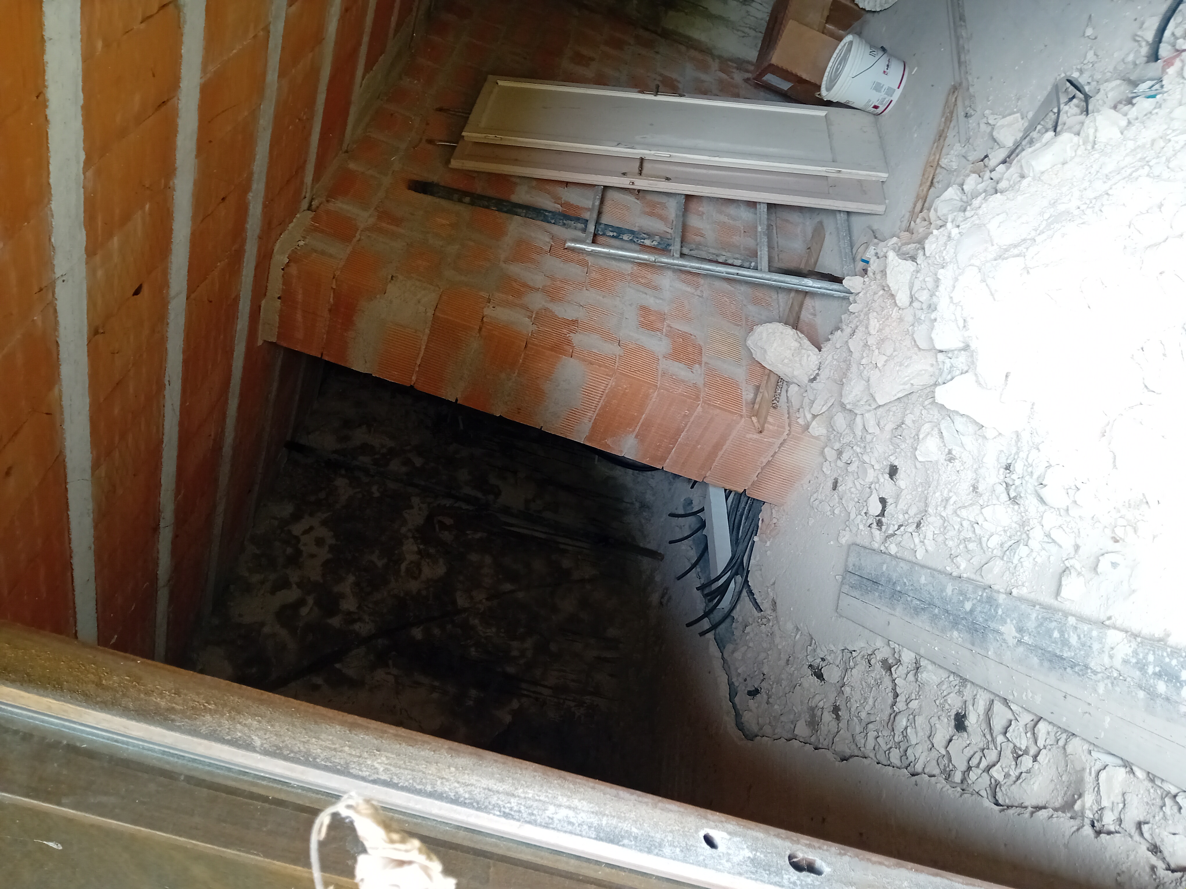 Abitazione civile in Via Castello a Serravalle di Chienti — asta giudiziaria — fotografia 4