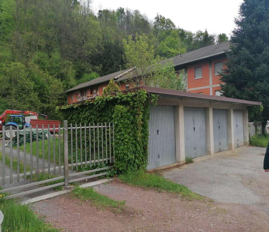 Garage o autorimessa a Coggiola, Biella