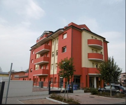 Negozio a Novi di Modena, Modena